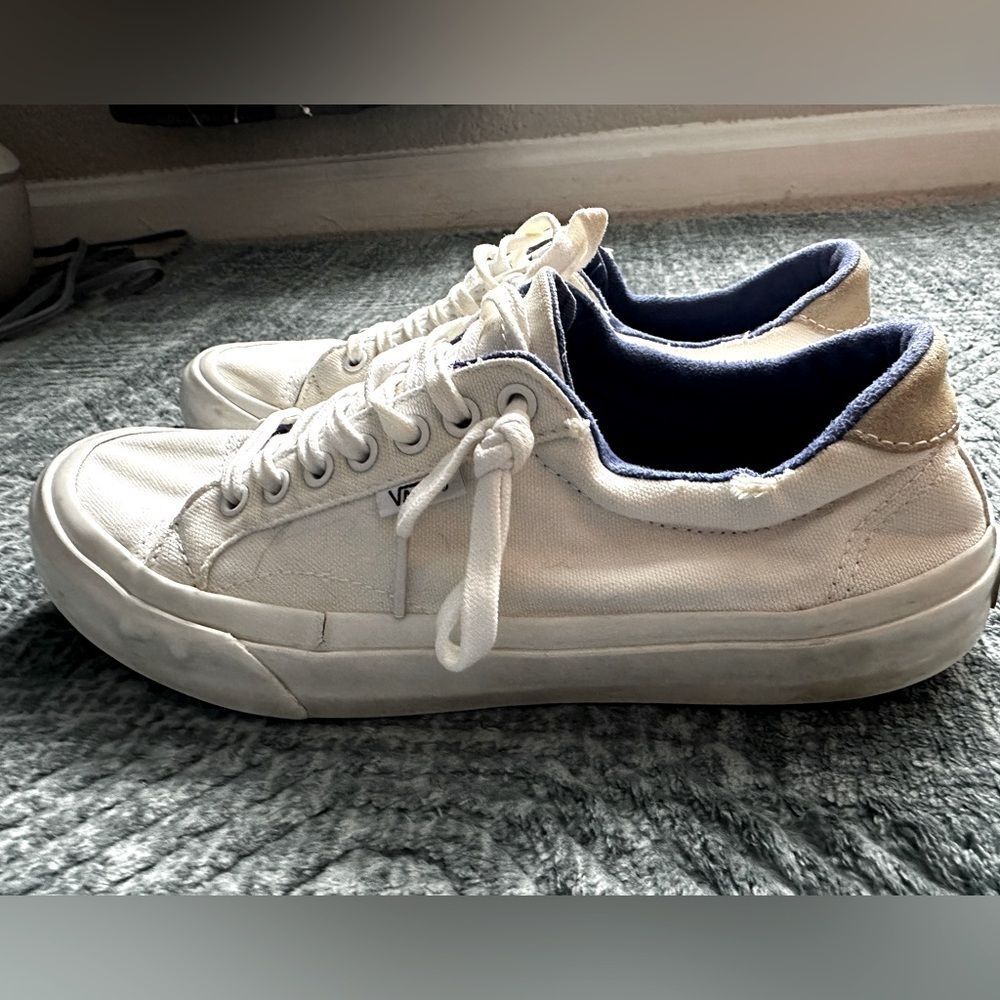 VANS OLD SCHOOL CLASSIC SNEAKERS